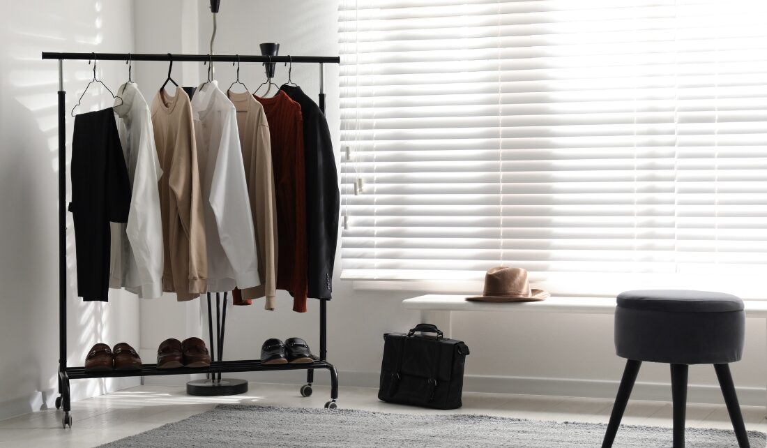 prikaz muške odeće na ofingerima